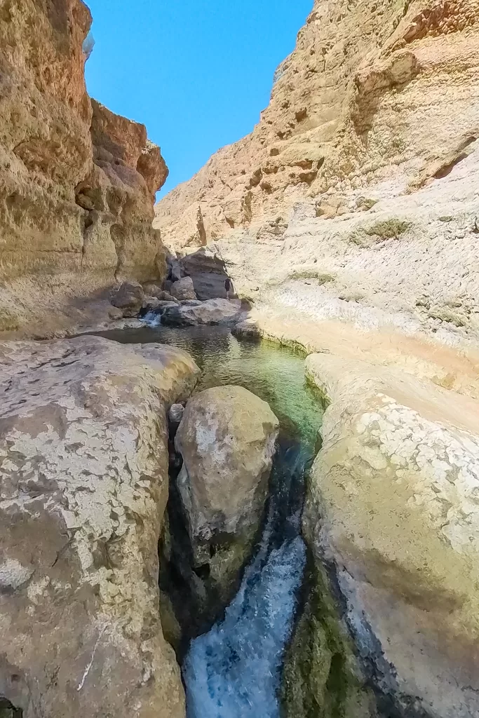 mini waterfalls between pools 2 and 3 in Wadi Shab
