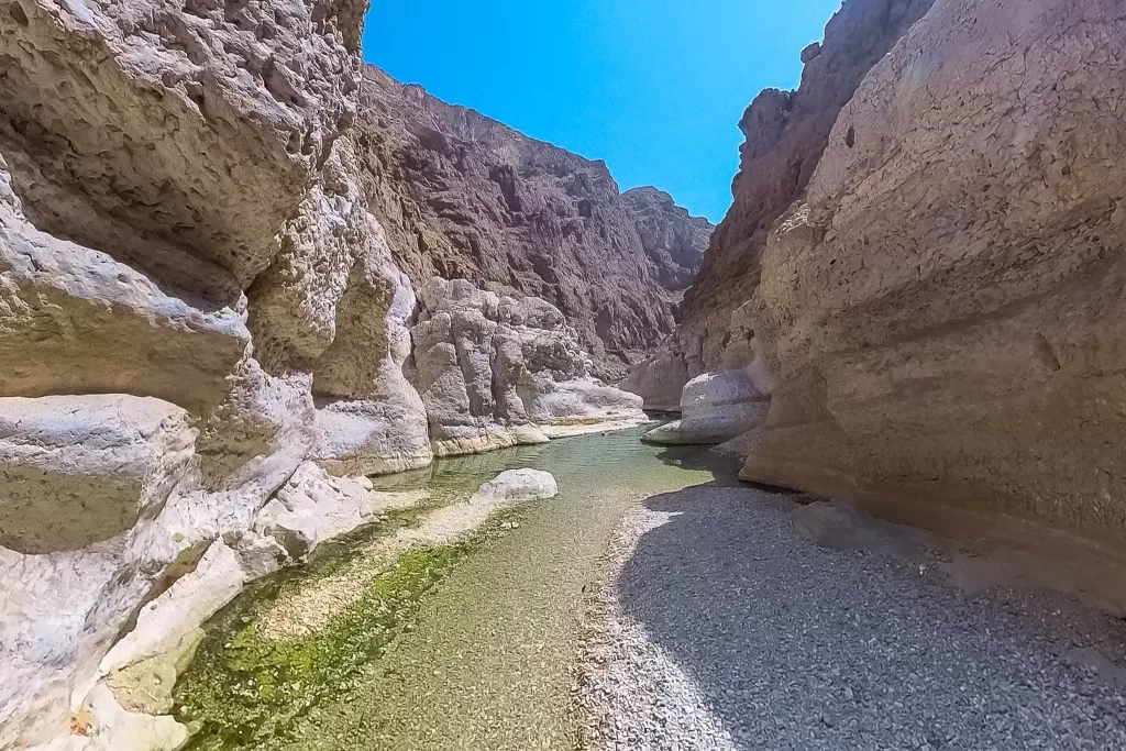 Pebble zone between pools 1 and 2 in Wadi Shab
